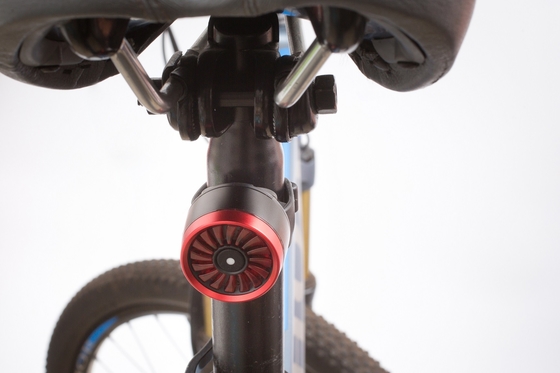 ไฟท้ายจักรยานสีแดงไฟท้ายจักรยานแบบชาร์จไฟได้ 15 ลูเมนสำหรับการขี่จักรยาน IPX4