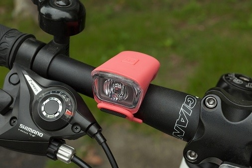ไฟ LED จักรยาน LED สีขาว 18 ถึง 24 มม. รอบการชาร์จ USB 1 วัตต์